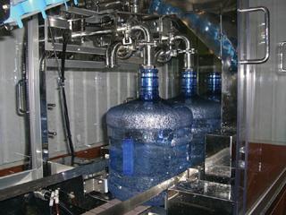 NAGATA-DONKU TYPE LIQUID FILLING MACHINE<br />(Liquid Filling Machines)